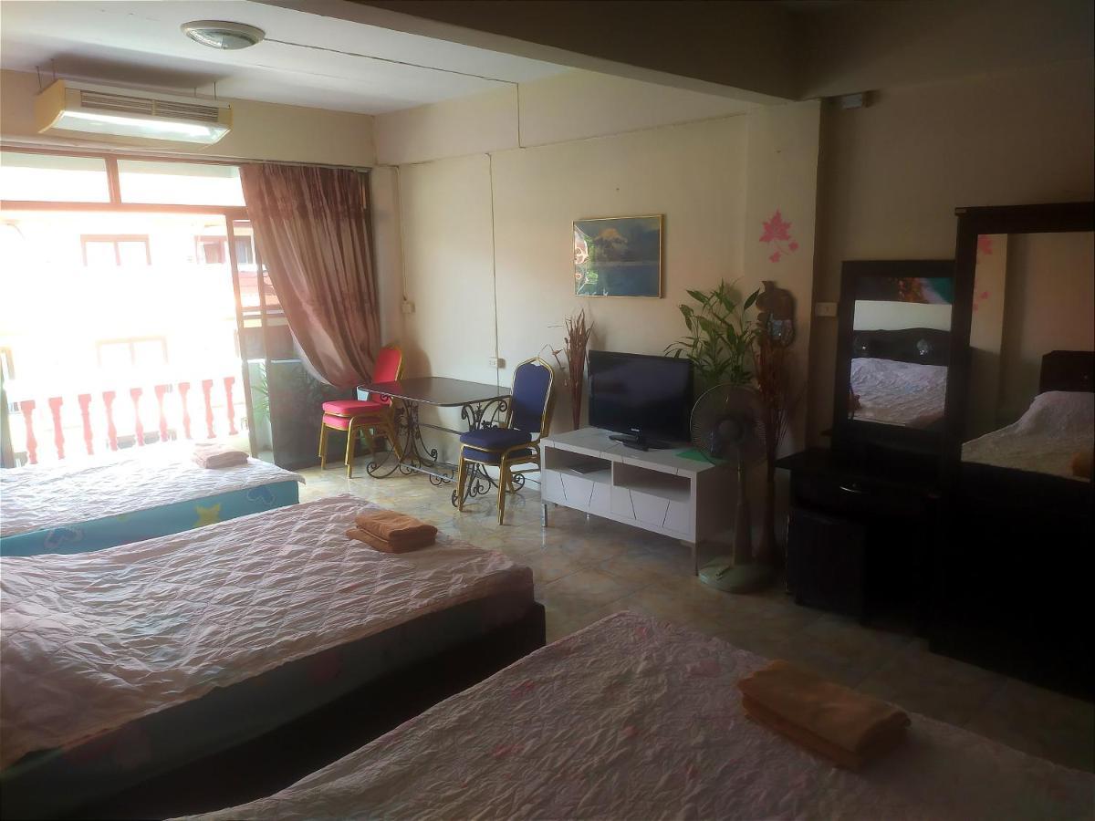 Sv. House Hotel Bãi biển Jomtien Ngoại thất bức ảnh