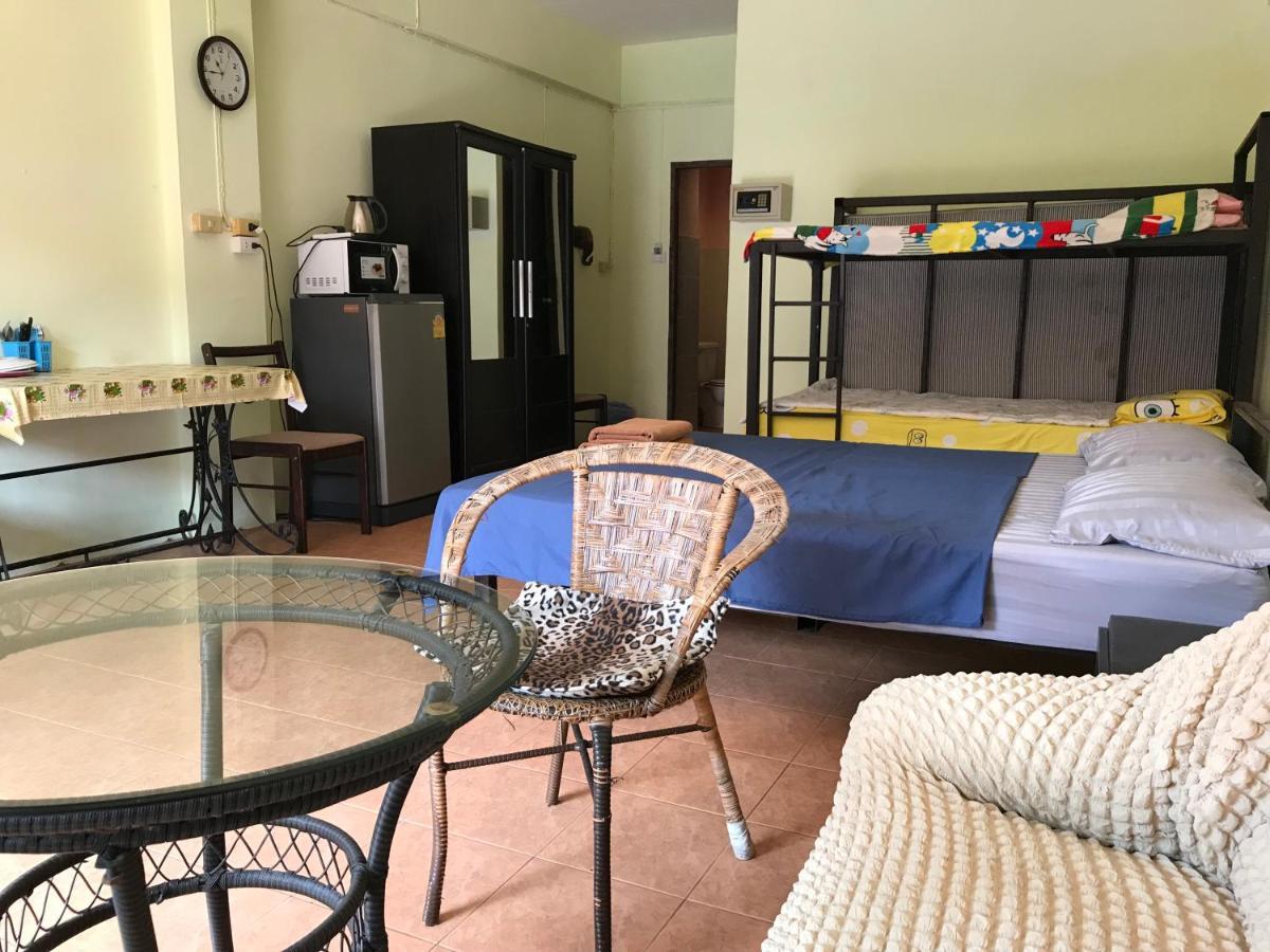 Sv. House Hotel Bãi biển Jomtien Ngoại thất bức ảnh