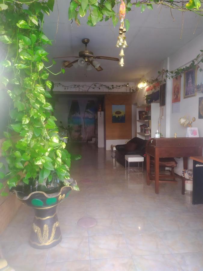 Sv. House Hotel Bãi biển Jomtien Ngoại thất bức ảnh
