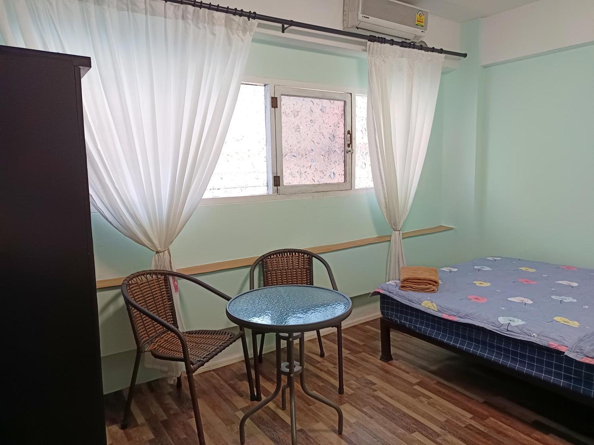 Sv. House Hotel Bãi biển Jomtien Ngoại thất bức ảnh