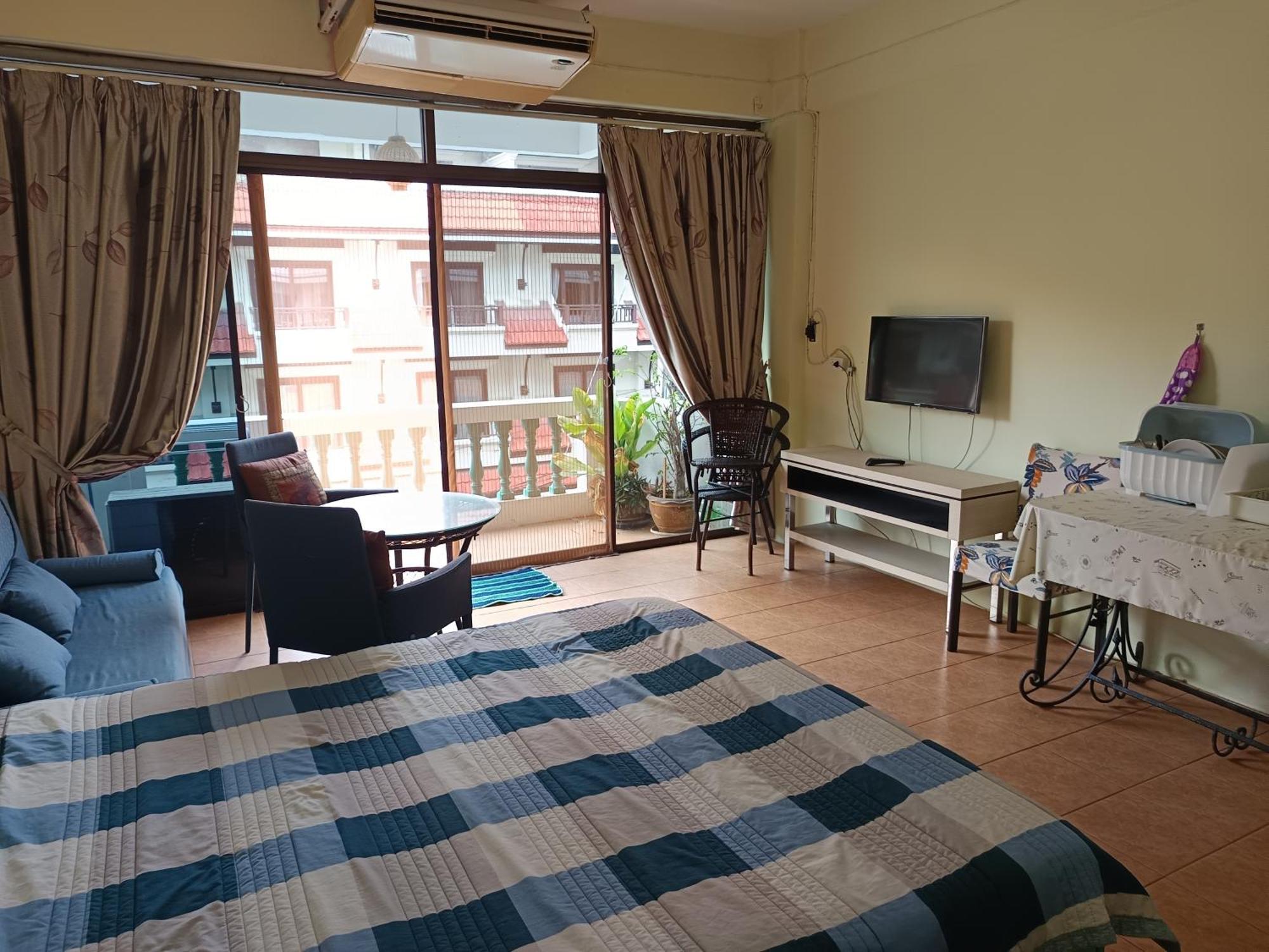 Sv. House Hotel Bãi biển Jomtien Ngoại thất bức ảnh
